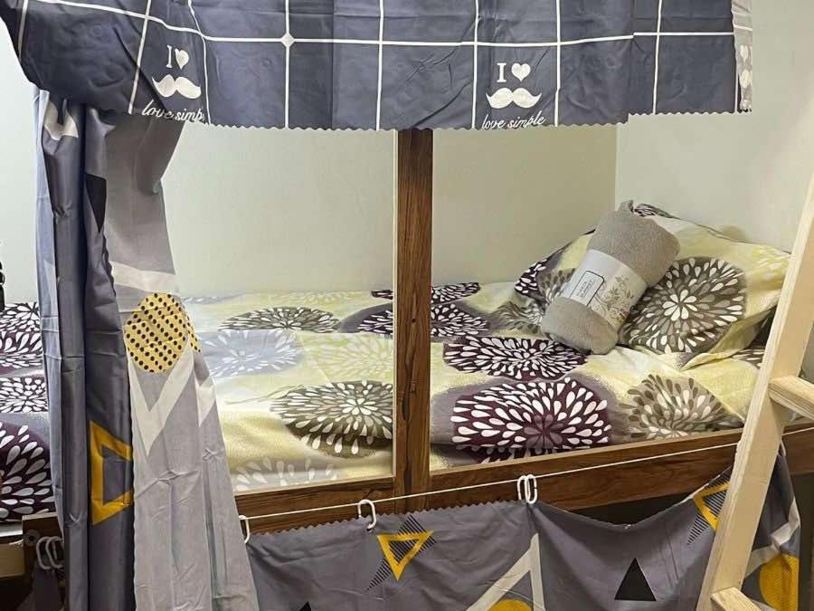 Royal House Capsule Hotel Dubai Eksteriør billede