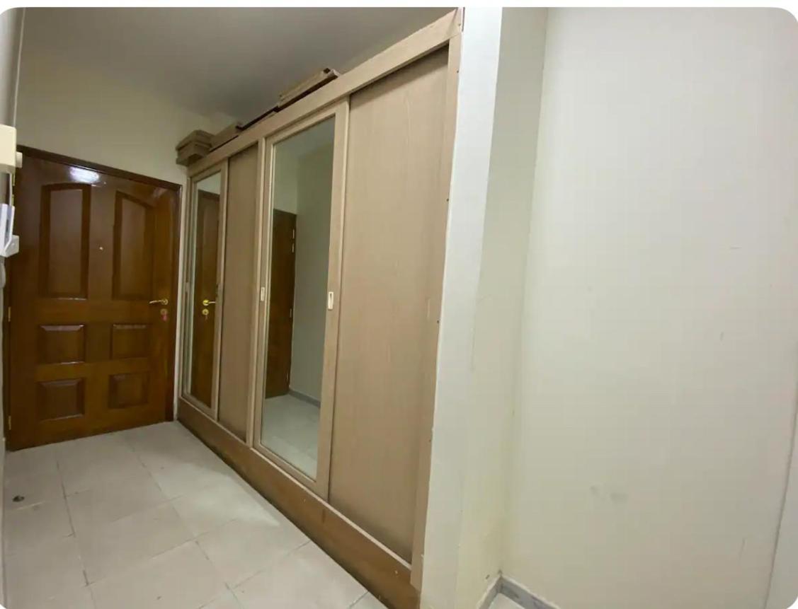 Royal House Capsule Hotel Dubai Eksteriør billede